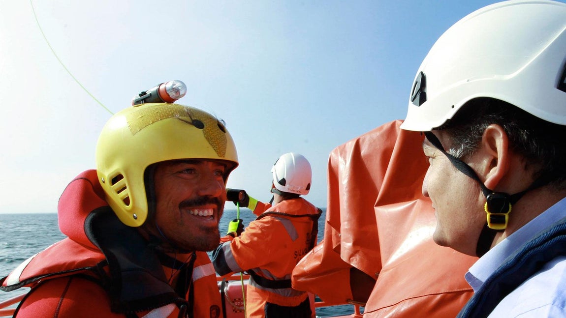 Así salvan vidas desde Salvamento Marítimo en el Estrecho