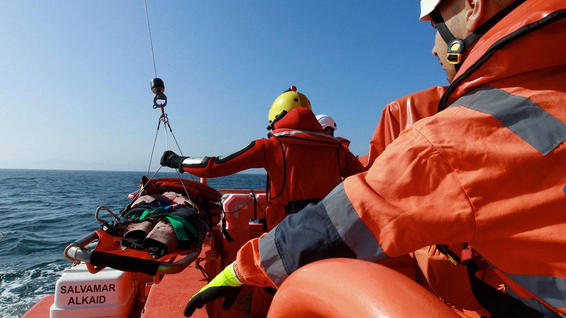 Así salvan vidas desde Salvamento Marítimo en el Estrecho