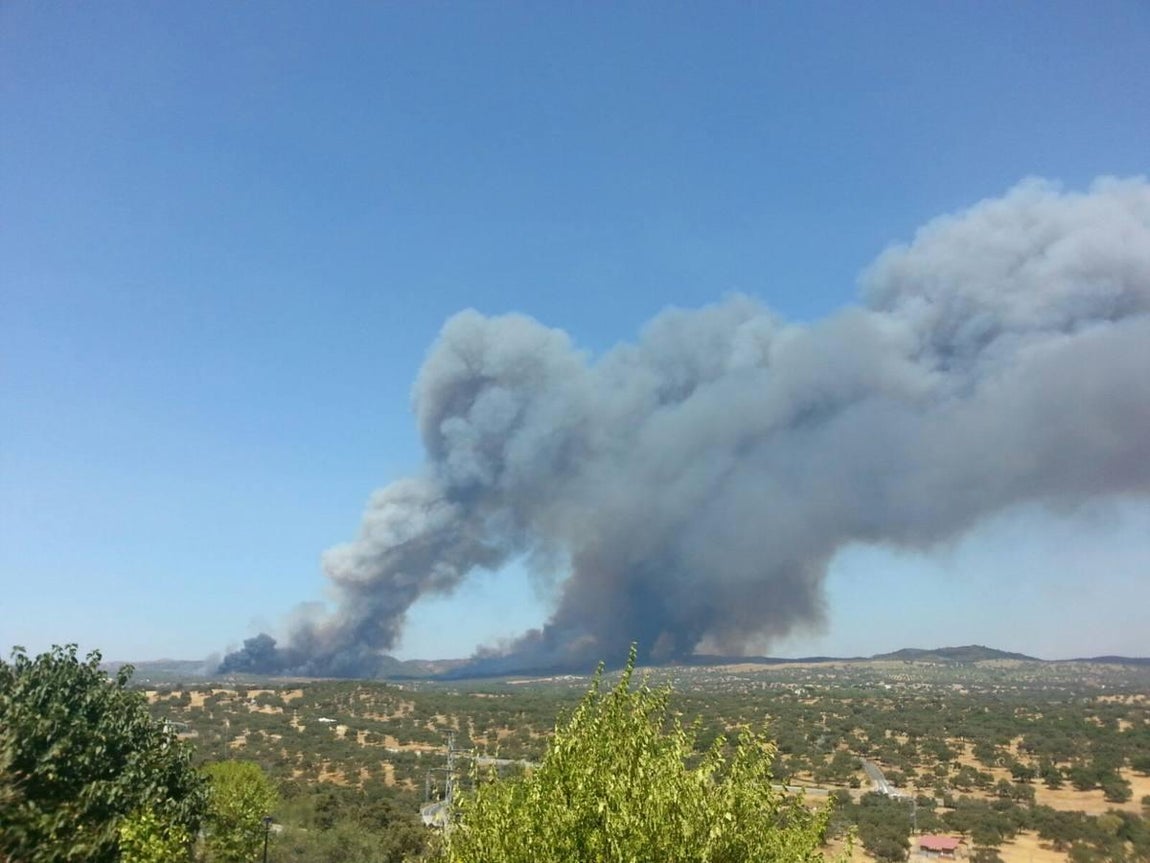 Cenizas tras el incendio de El Castillo de las Guardas