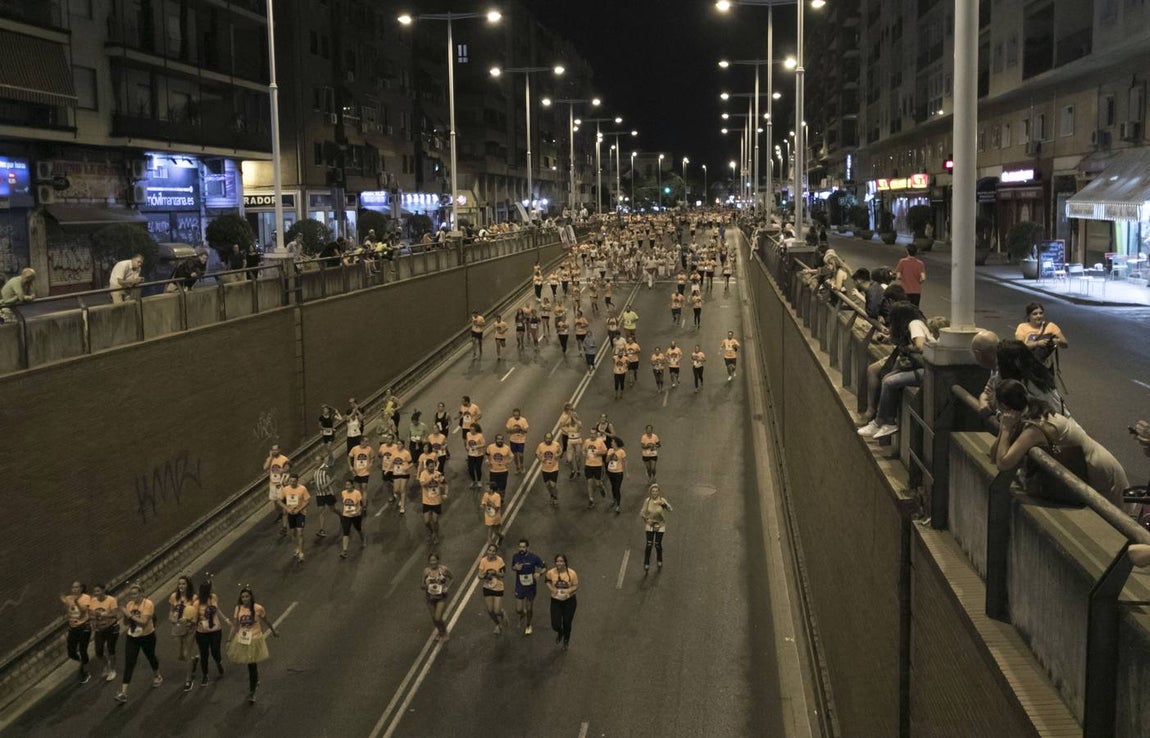 Los sevillanos disfrutan del «running» en la Nocturna