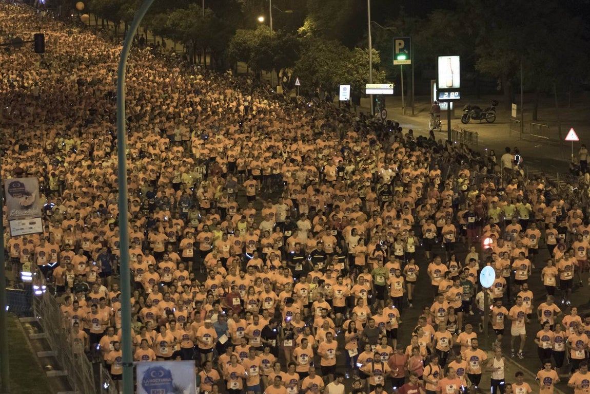 Los sevillanos disfrutan del «running» en la Nocturna