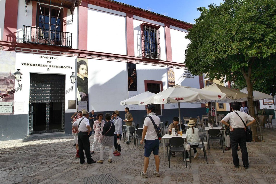 Veladores en la plaza de los Venerables. 