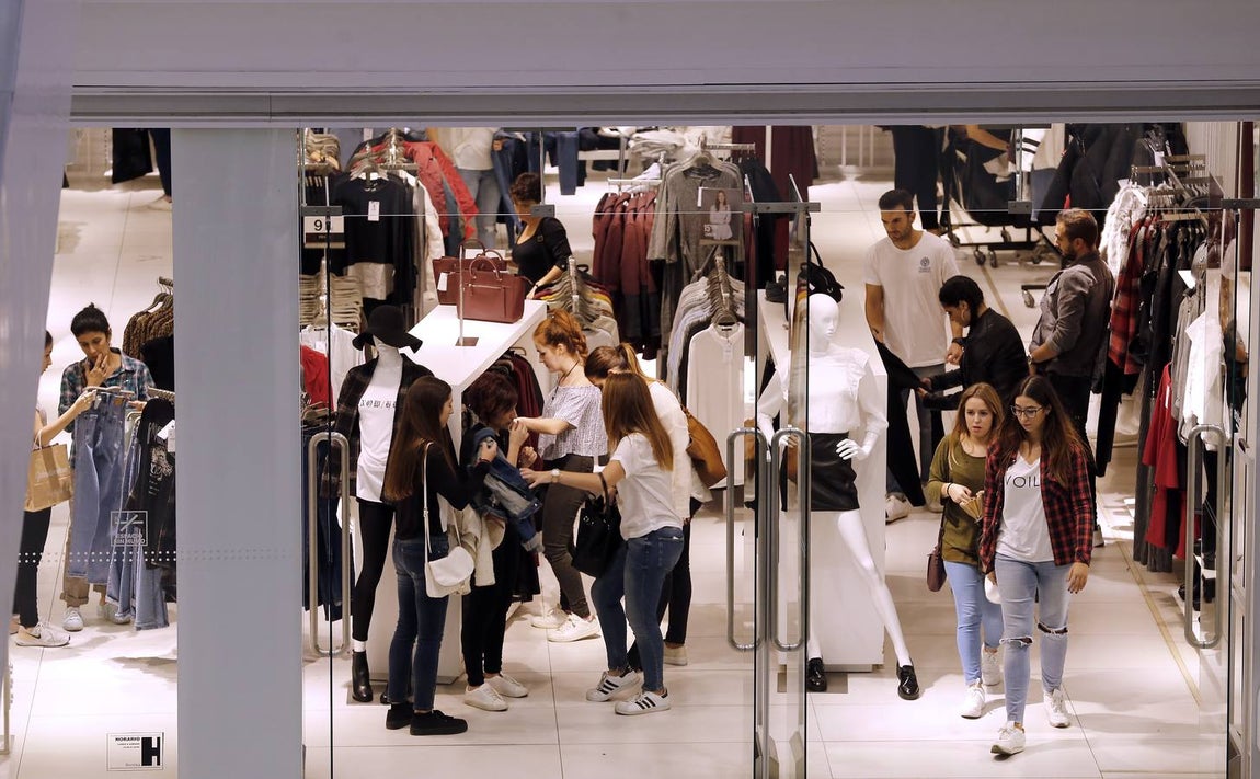 Exitosa primera «Shopping Night» de La Sierra, en imágenes