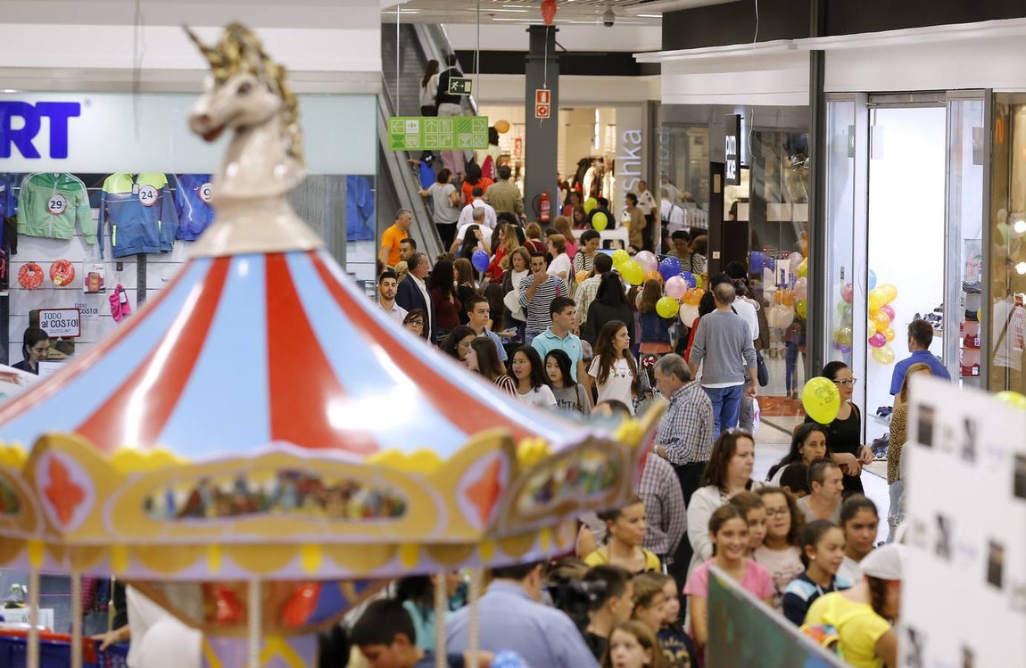 Exitosa primera «Shopping Night» de La Sierra, en imágenes