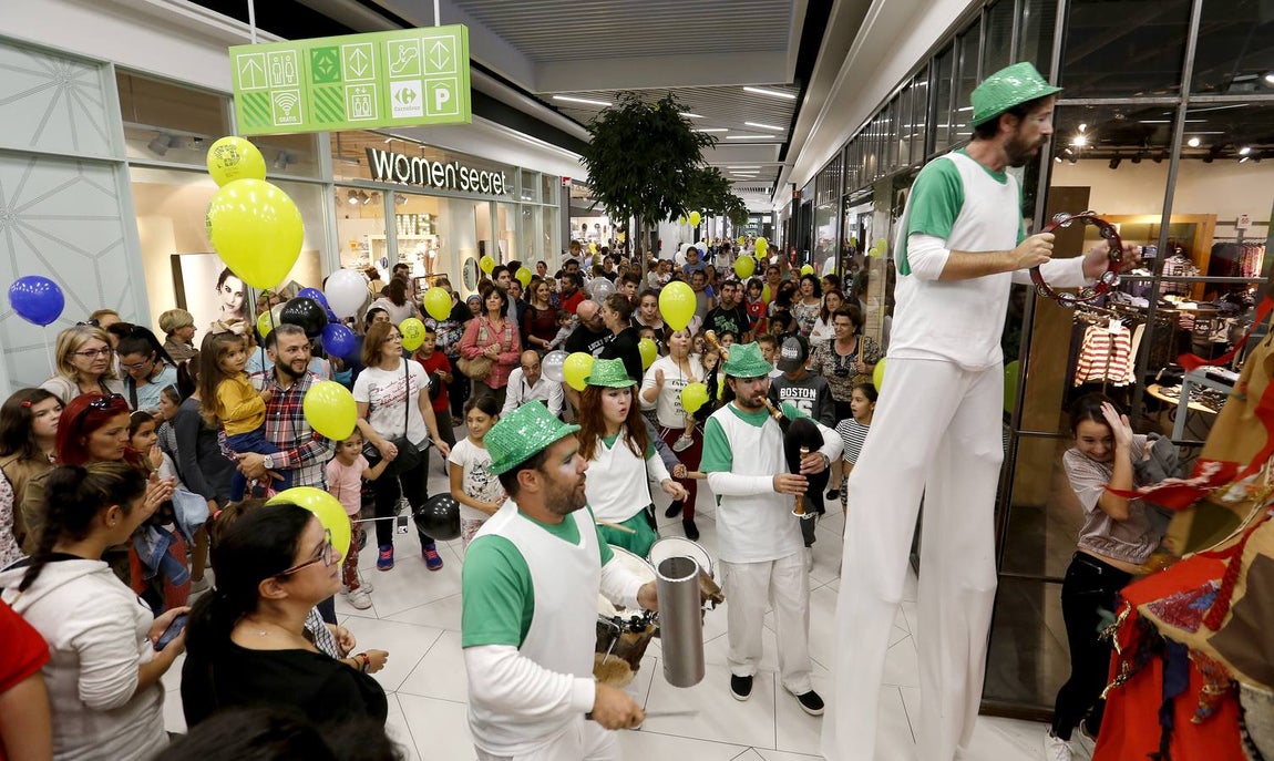 Exitosa primera «Shopping Night» de La Sierra, en imágenes