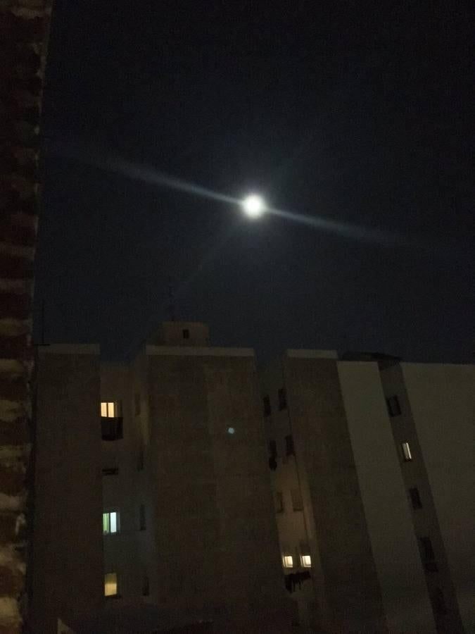Las mejores fotos de la superluna por los lectores de ABC de Sevilla