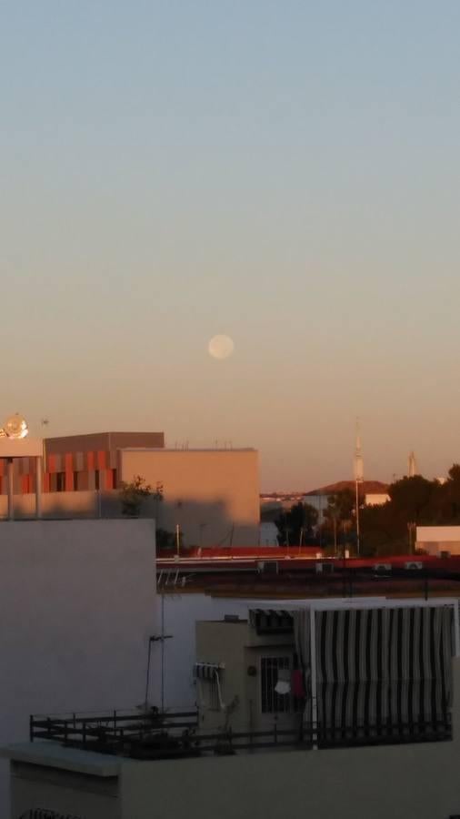 Las mejores fotos de la superluna por los lectores de ABC de Sevilla