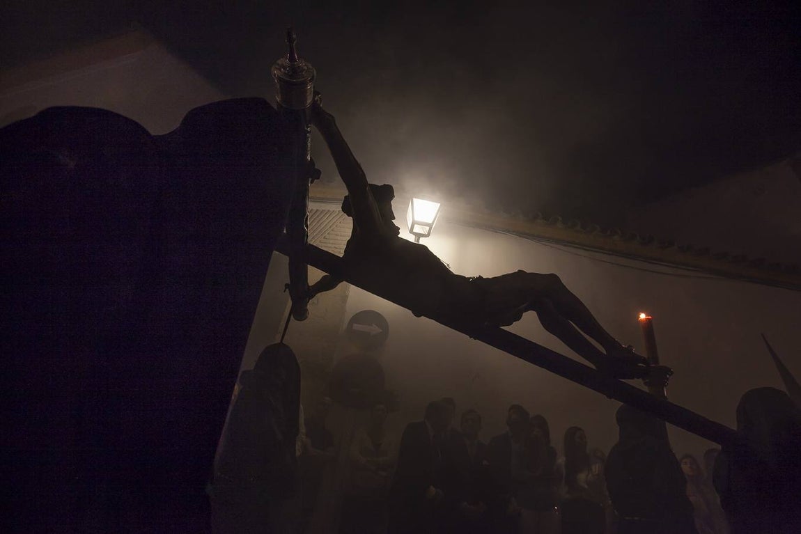 Las fotos de la hermandad del Via Crucis el Lunes Santo de la Semana Santa de Córdoba 2017
