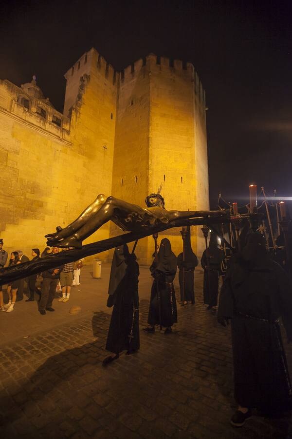 Las fotos de la hermandad del Via Crucis el Lunes Santo de la Semana Santa de Córdoba 2017