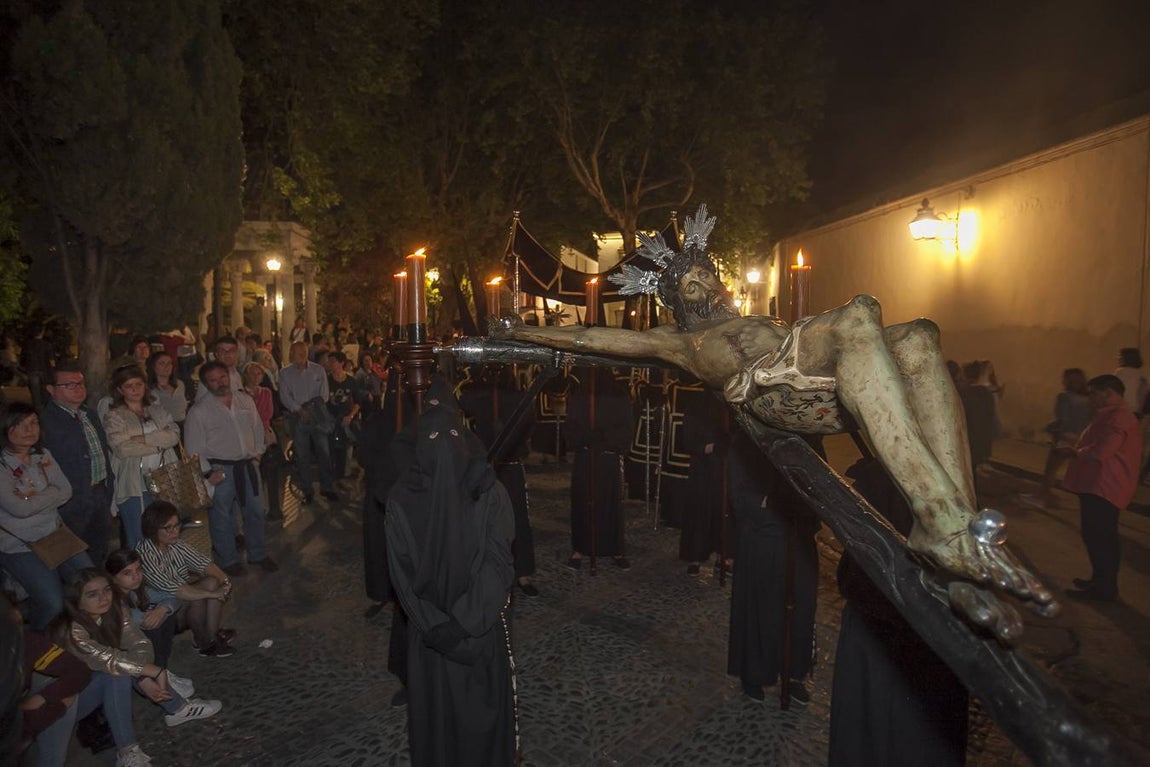 Las fotos de la hermandad del Via Crucis el Lunes Santo de la Semana Santa de Córdoba 2017