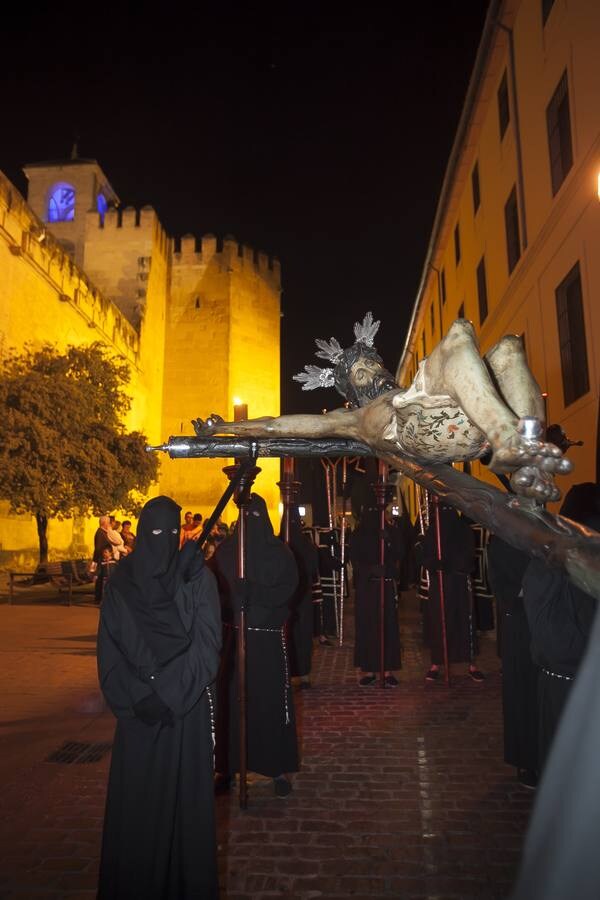 Las fotos de la hermandad del Via Crucis el Lunes Santo de la Semana Santa de Córdoba 2017