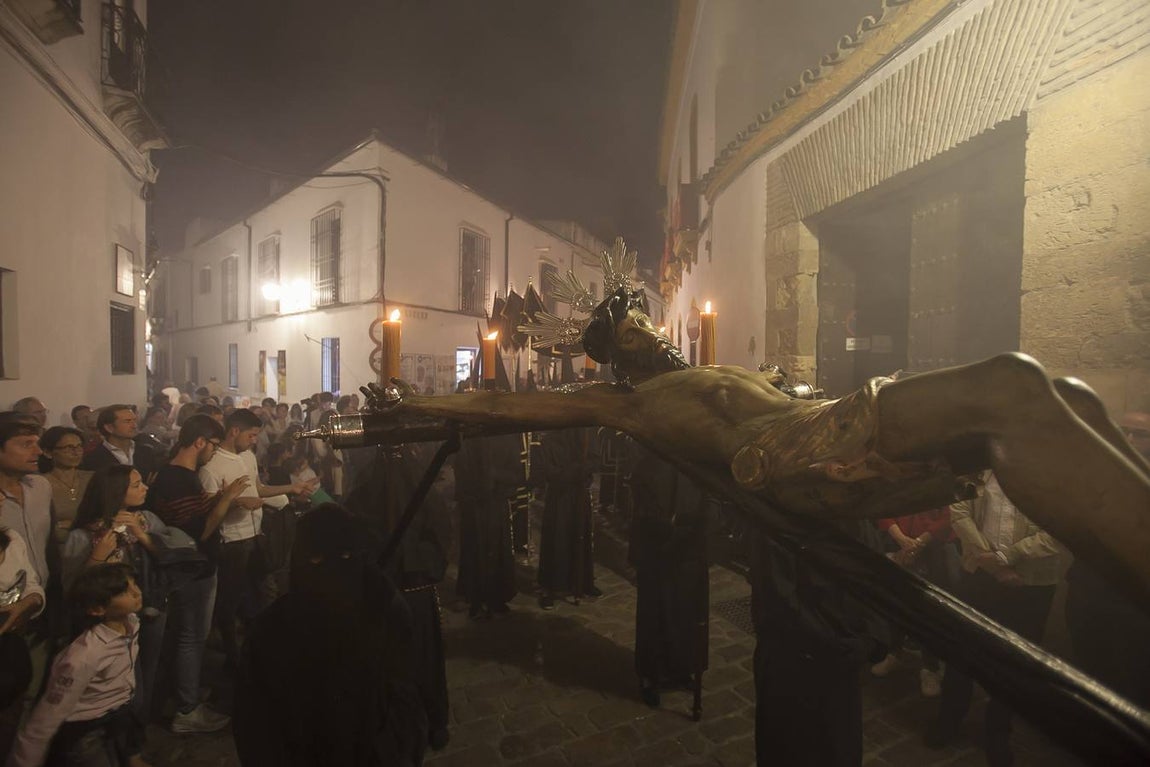 Las fotos de la hermandad del Via Crucis el Lunes Santo de la Semana Santa de Córdoba 2017