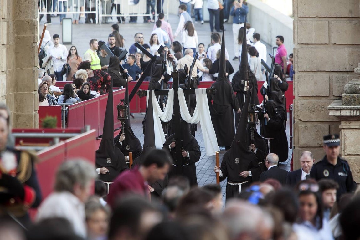 Las fotos de la Soledad del Viernes Santo de la Semana Santa de Córdoba 2017