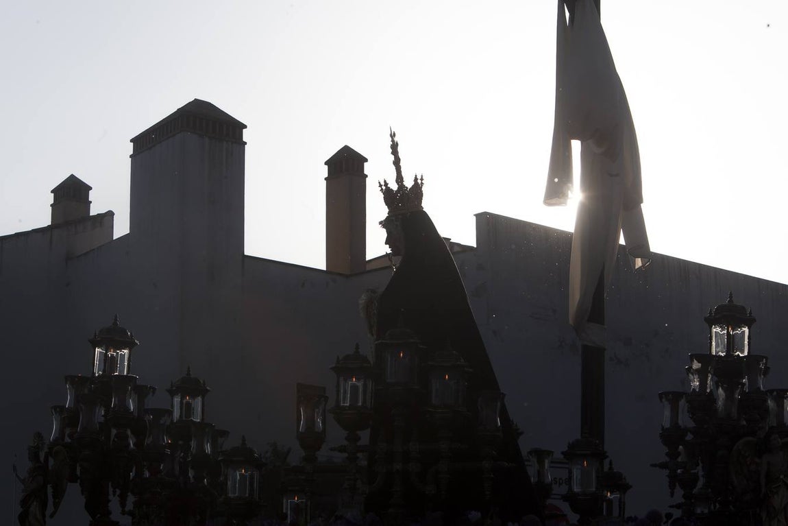 Las fotos de la Soledad del Viernes Santo de la Semana Santa de Córdoba 2017