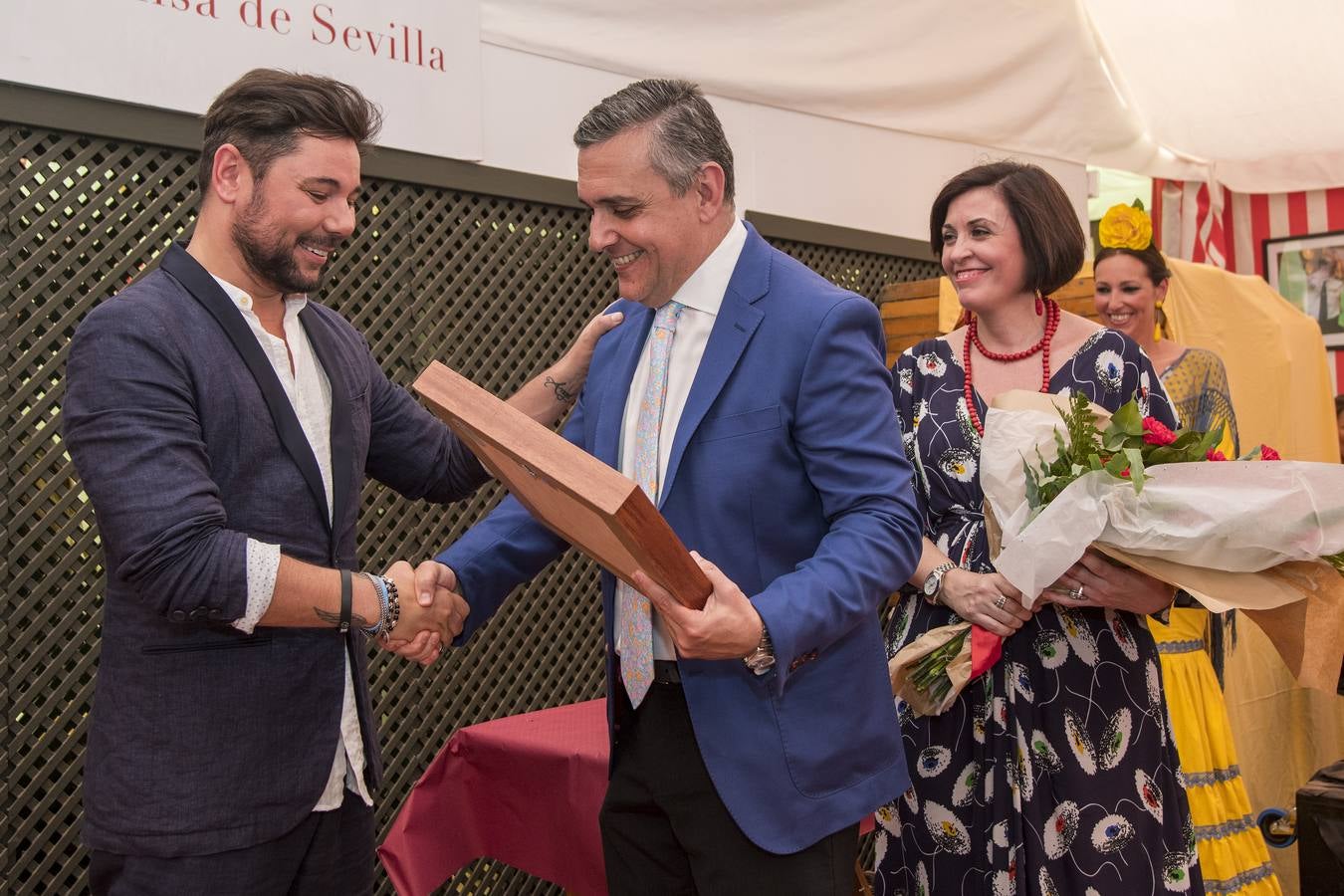 Entrega de los Premios «Los claveles de la Prensa» en la Caseta de la Asociación de la Prensa