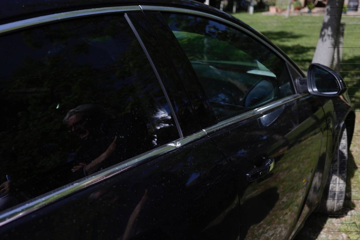 La empresa había alquilado esta finca para guardar por la noche los coches que ha desplazado a Sevilla para prestar servicio durante la Feria de Abril (24 en total) y para que los conductores puedan descansa