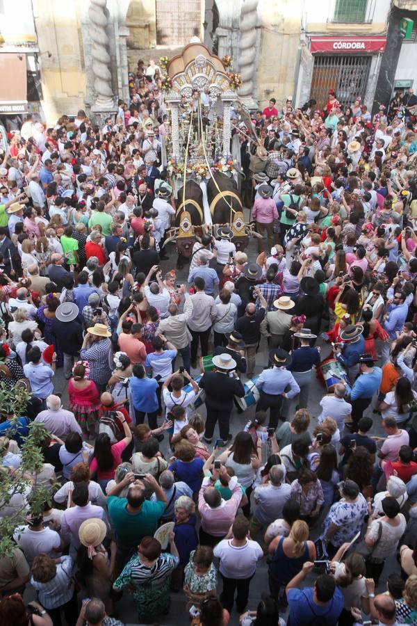 La salida de la Hermandad del Rocío de Córdoba, en imágenes