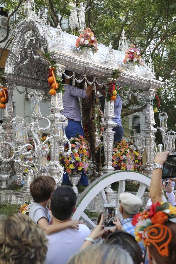 La salida de la hermandad del Rocío de Sevilla Sur, en imágenes