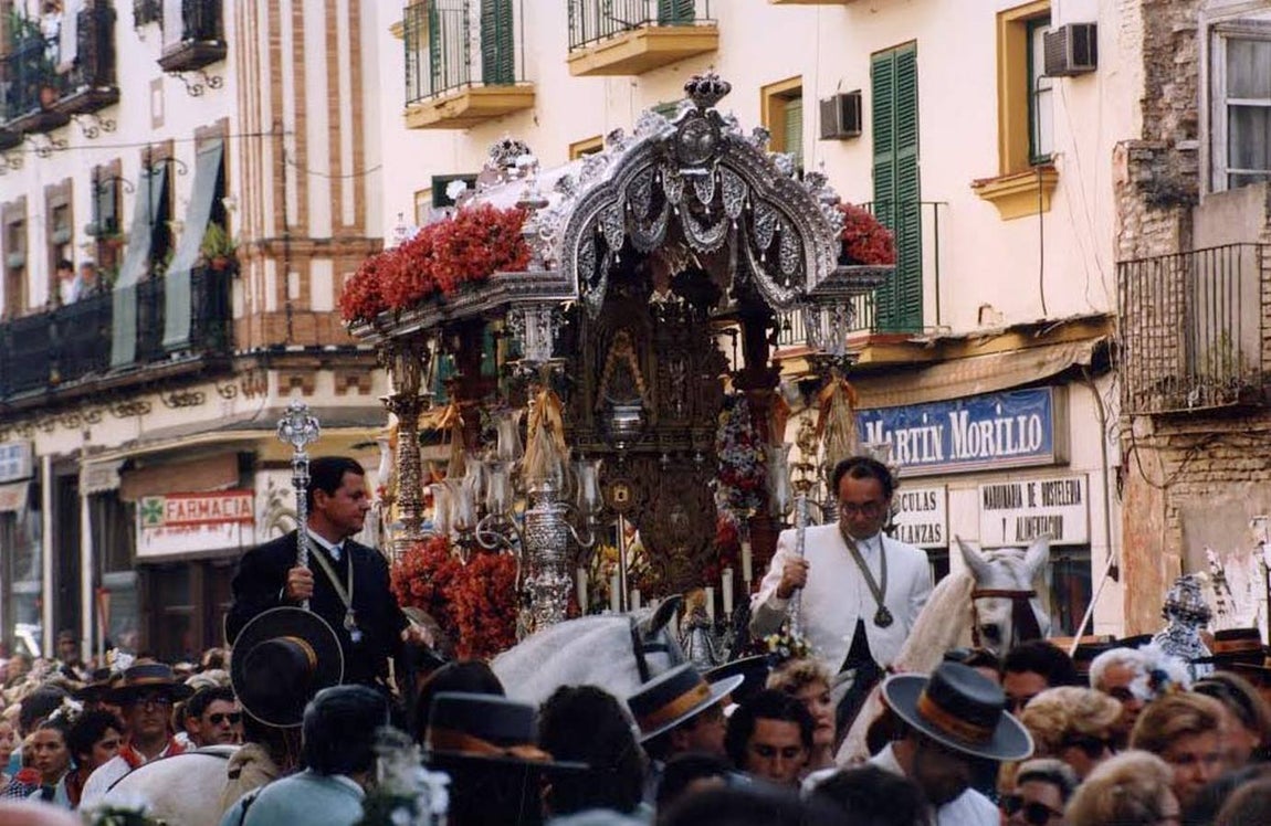 Así discurría el Simpecado de la Macarena en 1994 a su salida