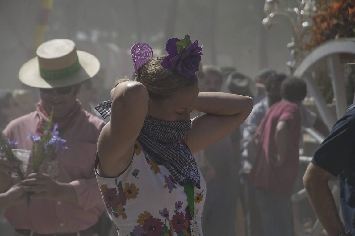 La hermandad de Triana pasa la Raya Real (2010)