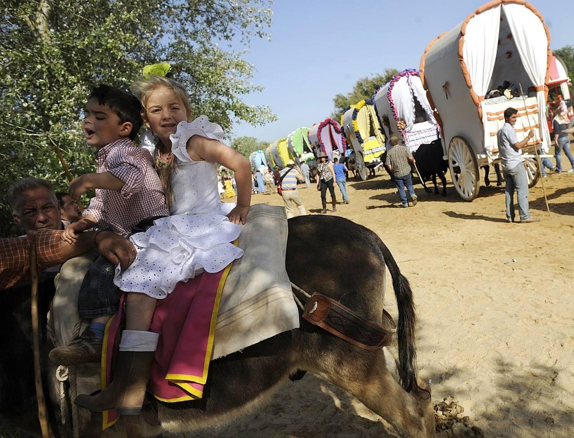 Hermandades por el Puente del Ajolí en 2009