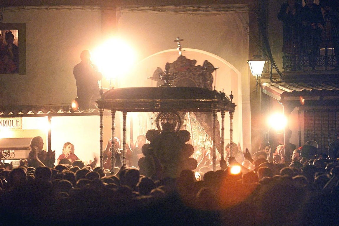 Salida de la Virgen del Rocío en el año 2000