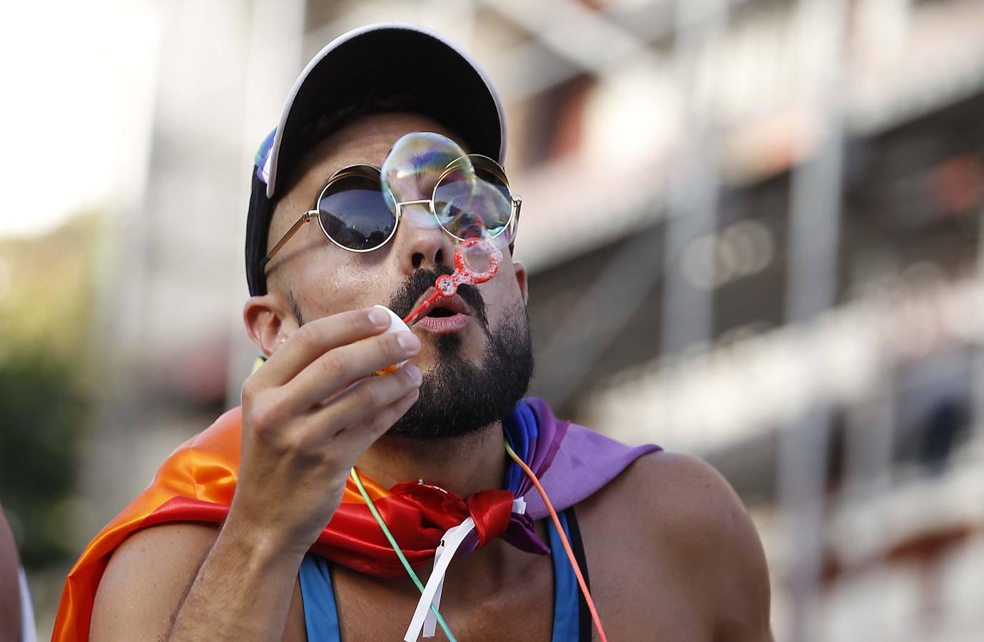 Las mejores imágenes del «Orgullo gay» en Sevilla