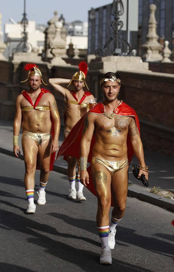 Las mejores imágenes del «Orgullo gay» en Sevilla