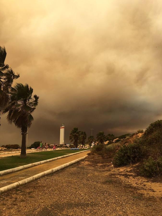 Las fotos del fuego desde Matalascañas