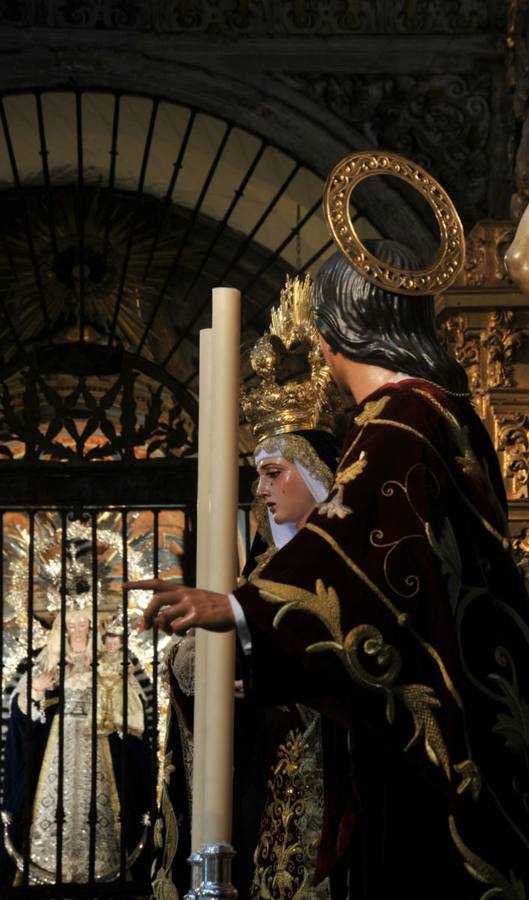Los titulares del Calvario en el altar de Ánimas de la Magdalena
