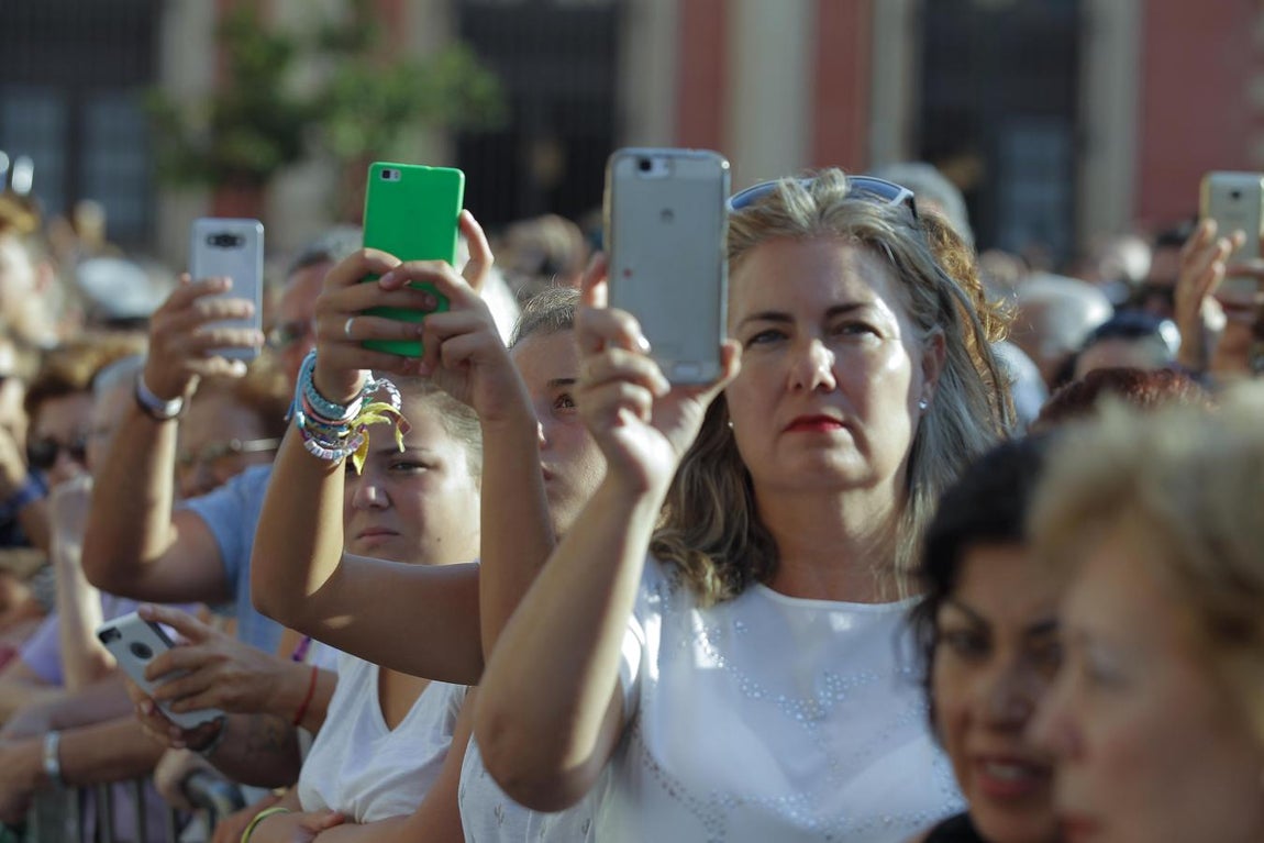 Calurosa bienvenida a la Virgen de los Reyes
