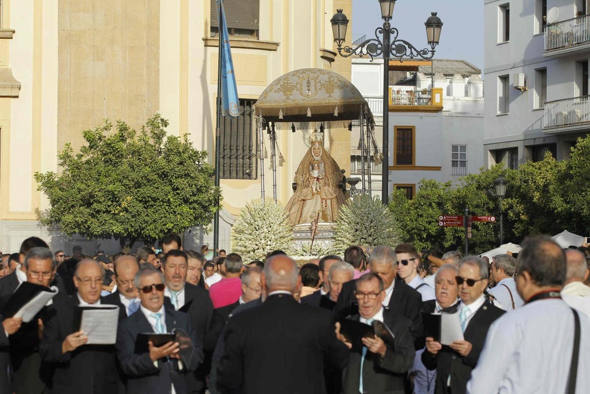 Calurosa bienvenida a la Virgen de los Reyes