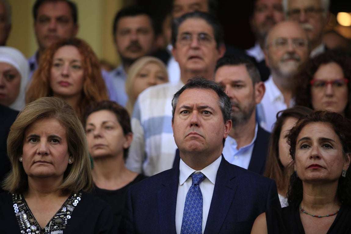 Minuto de silencio por el atentado de Barcelona en Sevilla