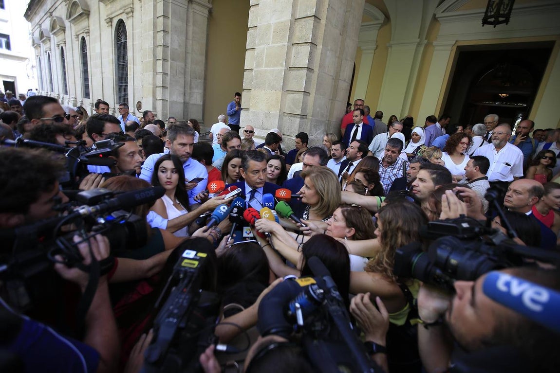 Minuto de silencio por el atentado de Barcelona en Sevilla