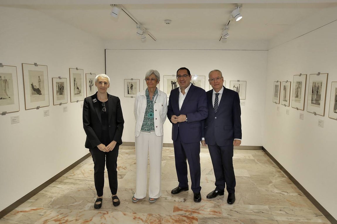 La muestra presenta piezas procedentes del Museo ABC y que están reunidas bajo el epígrafe «Crónicas de París»