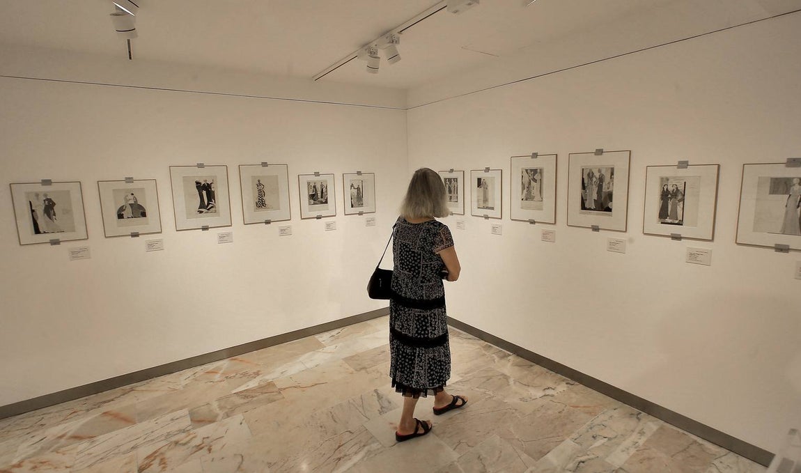 La muestra presenta piezas procedentes del Museo ABC y que están reunidas bajo el epígrafe «Crónicas de París»