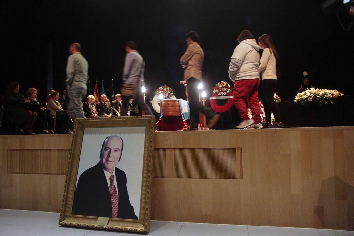 Rostros conocidos en la capilla ardiente del humorista