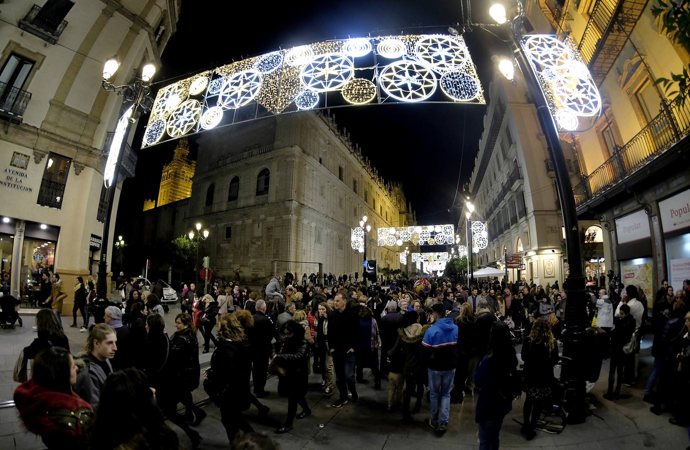 El alumbrado de la iluminación navideña de Sevilla, en imágenes