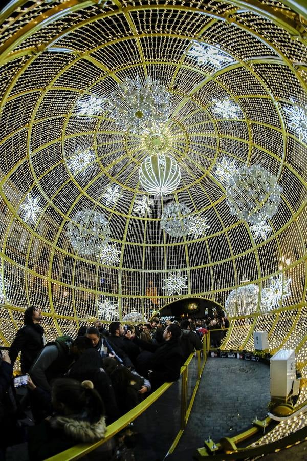 El alumbrado de la iluminación navideña de Sevilla, en imágenes