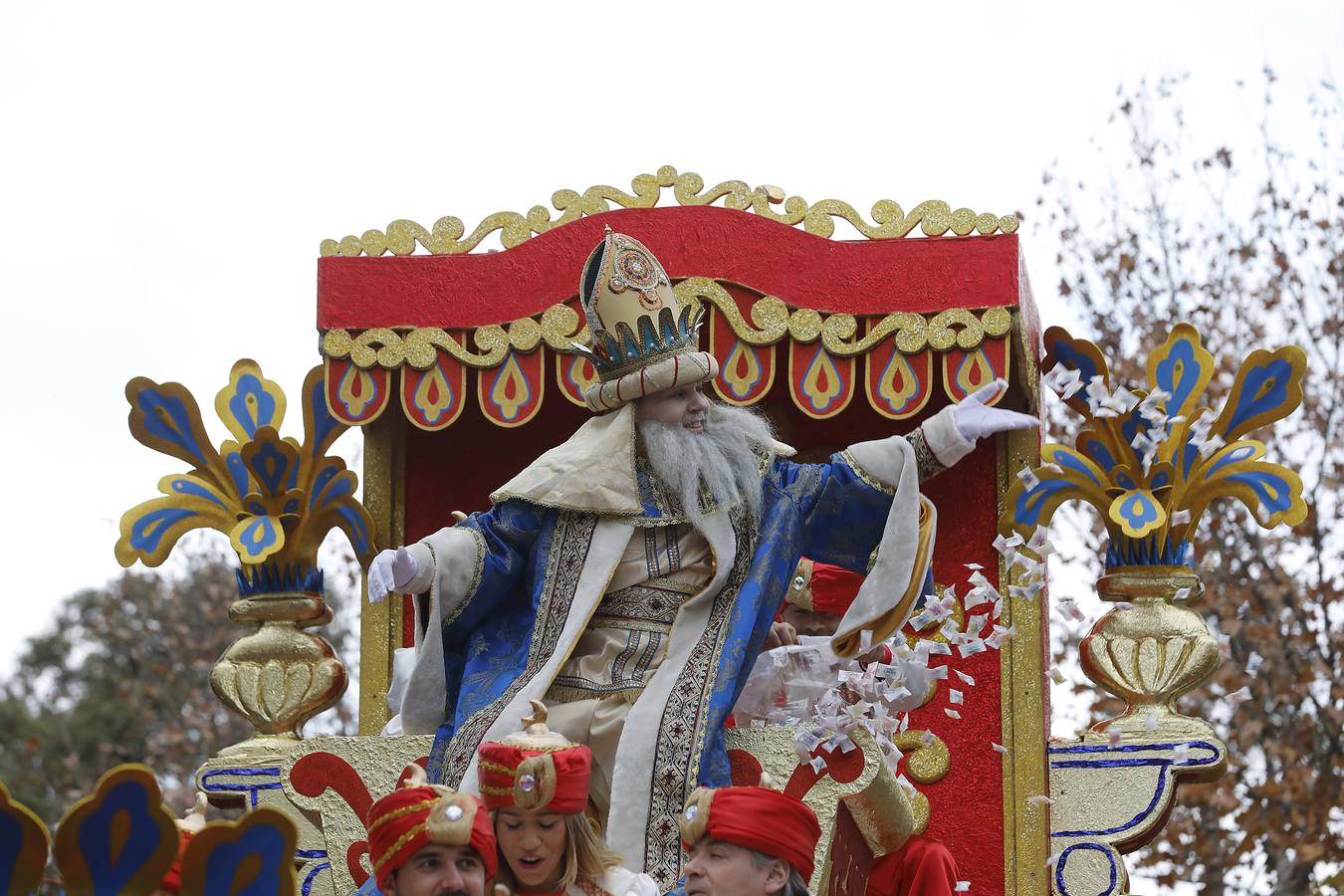 Fotogalería: Ilusión y caramelos en Sevilla