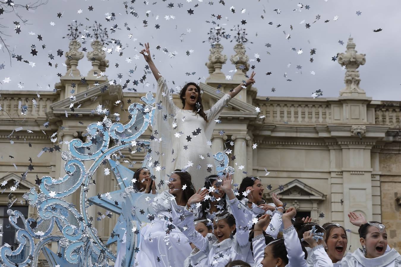 Fotogalería: Ilusión y caramelos en Sevilla