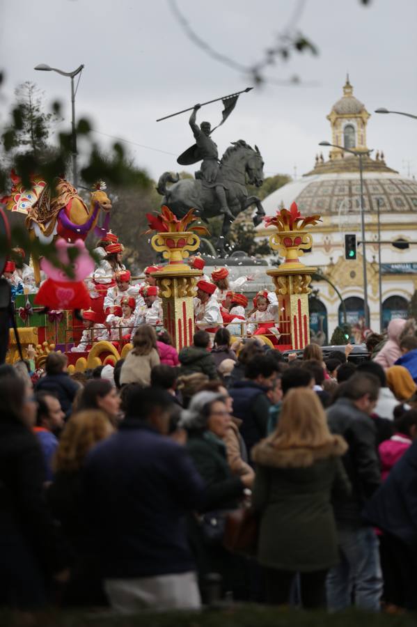 Fotogalería: Ilusión y caramelos en Sevilla