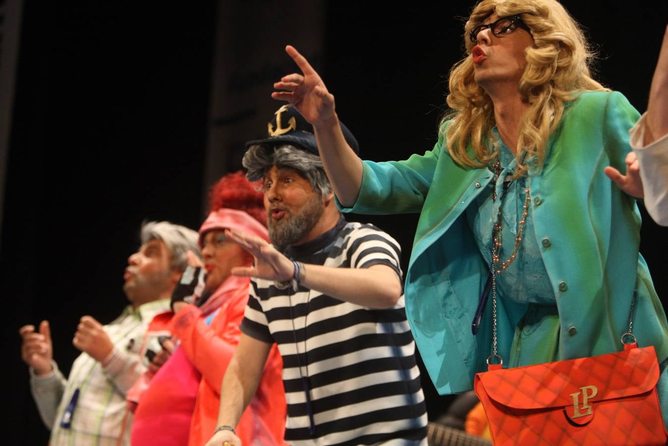 Carnaval de Cádiz 2018: la actuación de la chirigota de Sevilla «Felices a las cuatro», en imágenes