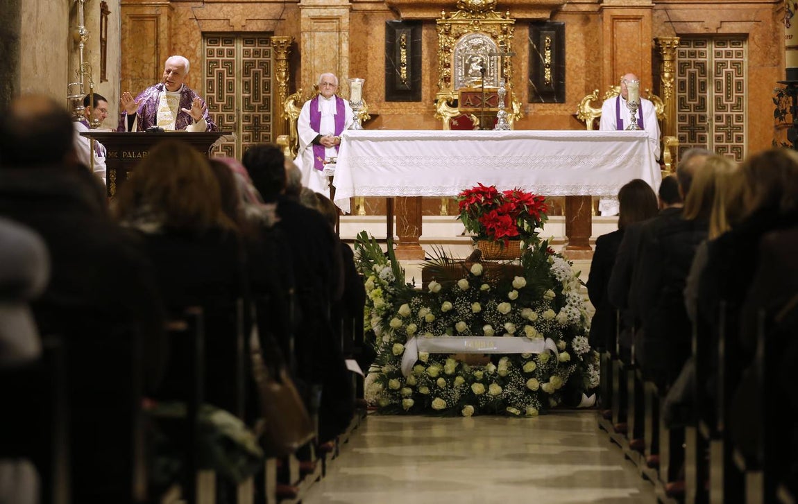 El funeral de Pablo García Baena en San Miguel, en imágenes