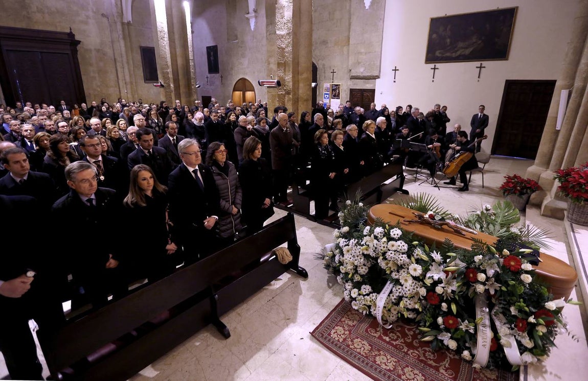 El funeral de Pablo García Baena en San Miguel, en imágenes