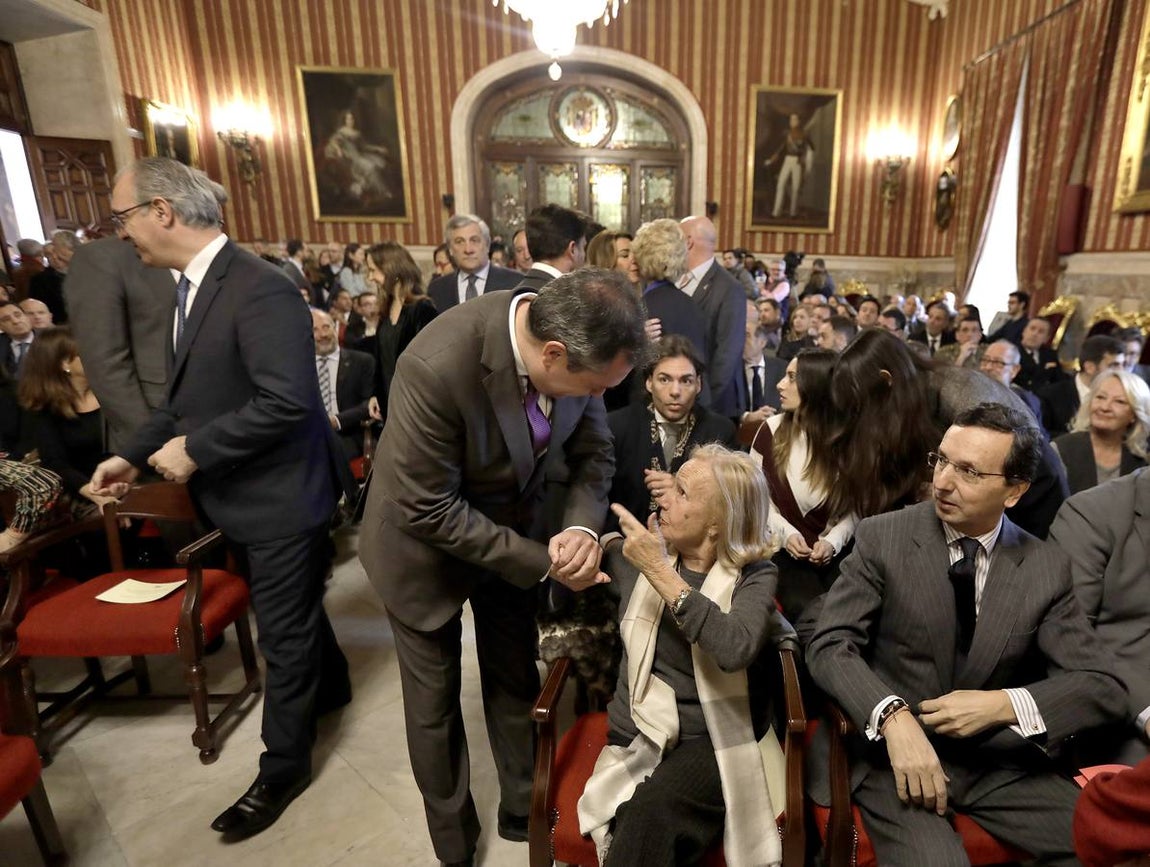Entrega del premio Jiménez-Becerril a Antonio Tajani
