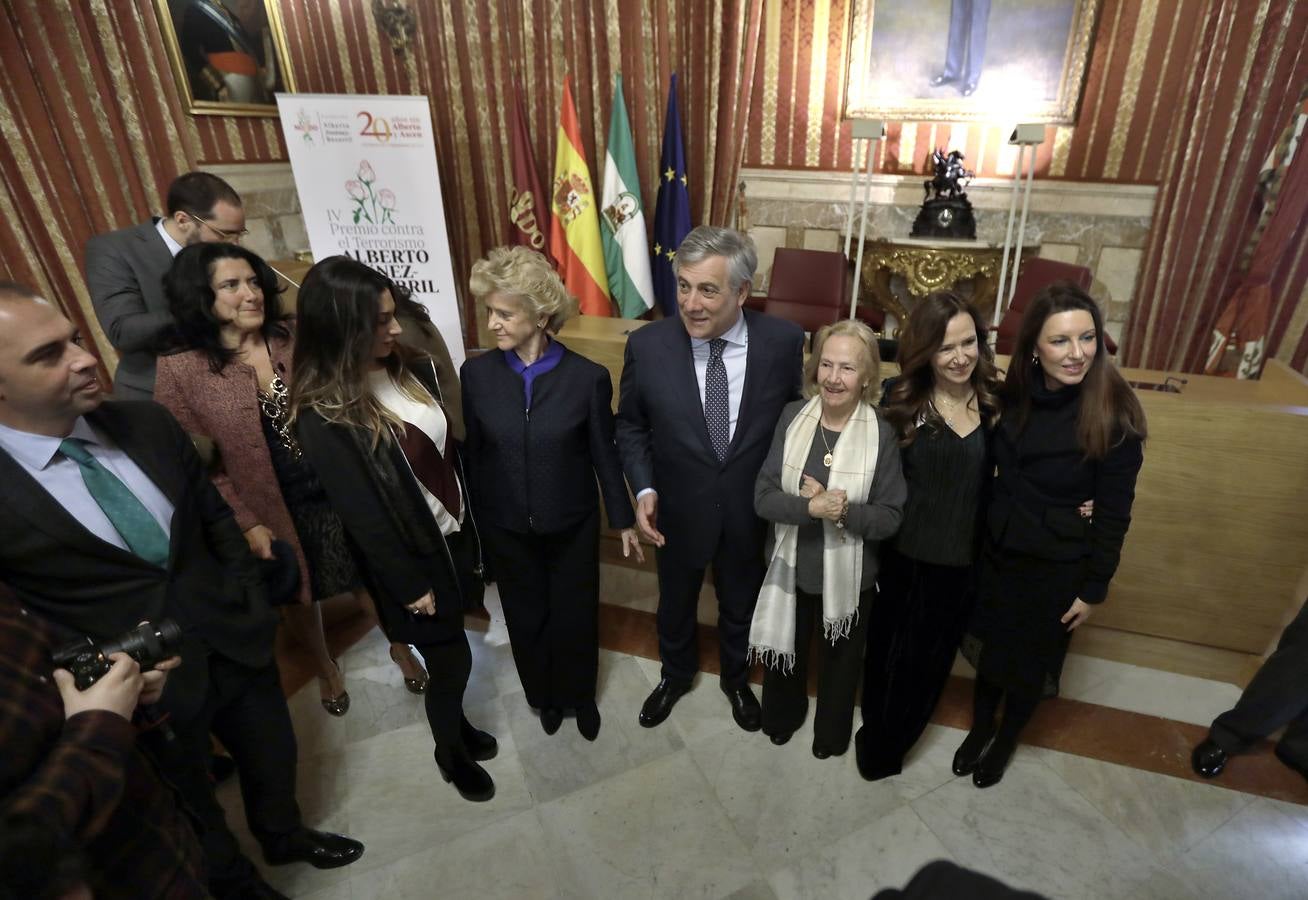 Entrega del premio Jiménez-Becerril a Antonio Tajani