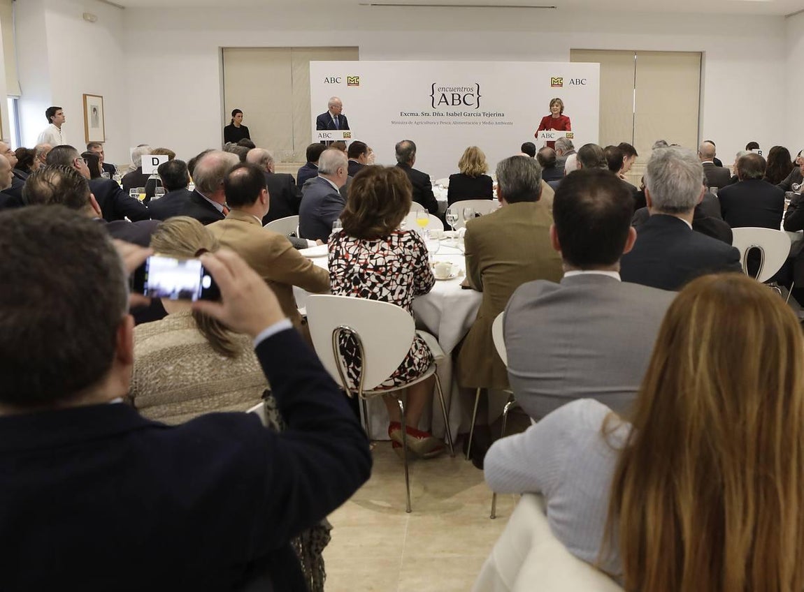 La ministra de Agricultura, en la Casa de ABC