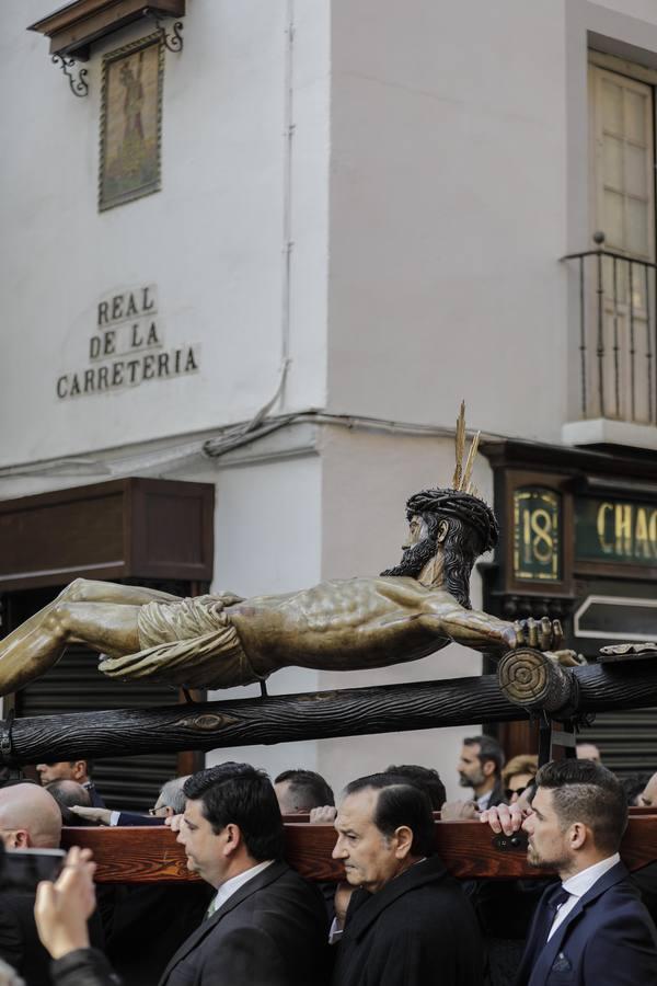 El Vía Crucis del Cristo de la Salud de La Carretería, en imágenes