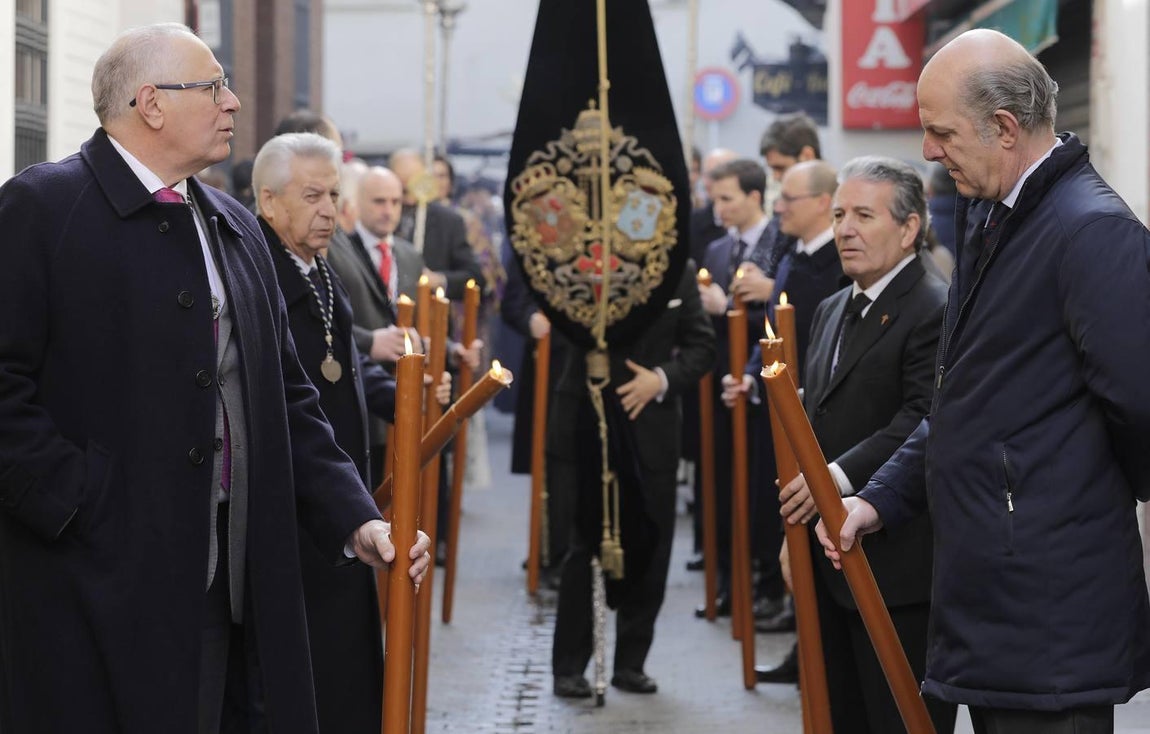 El Vía Crucis del Cristo de la Salud de La Carretería, en imágenes